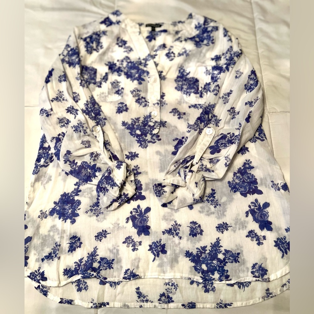 Hannah Blue and White Long Sleeve Floral Shirt-Small‎